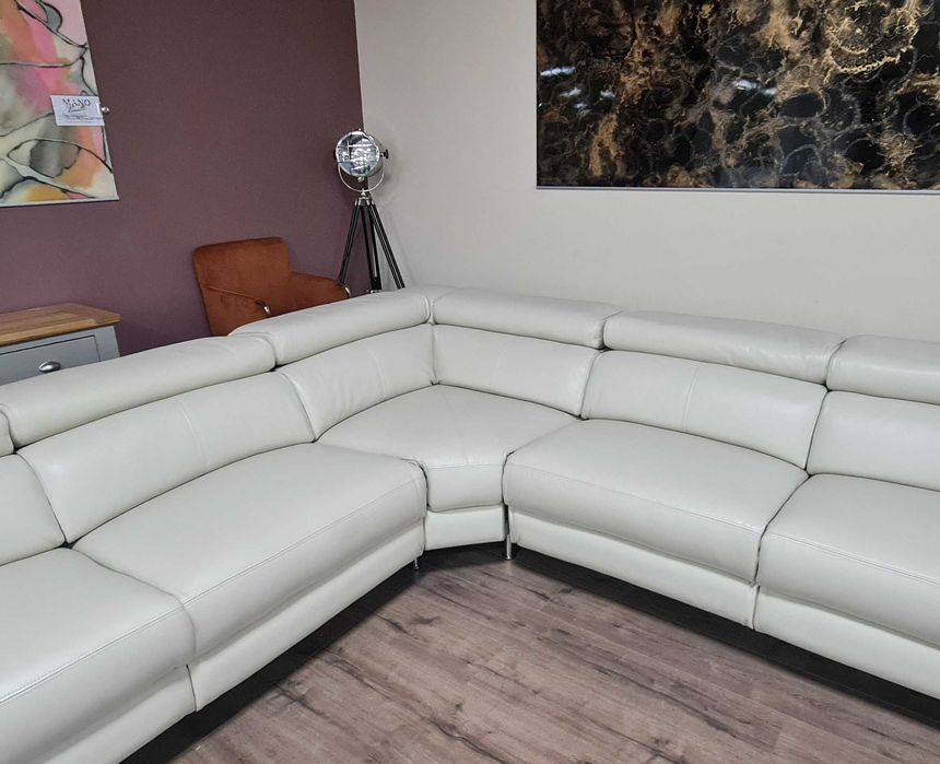 Дизайнерски кремав ъглов диван Torres с електрически релакс механизъм