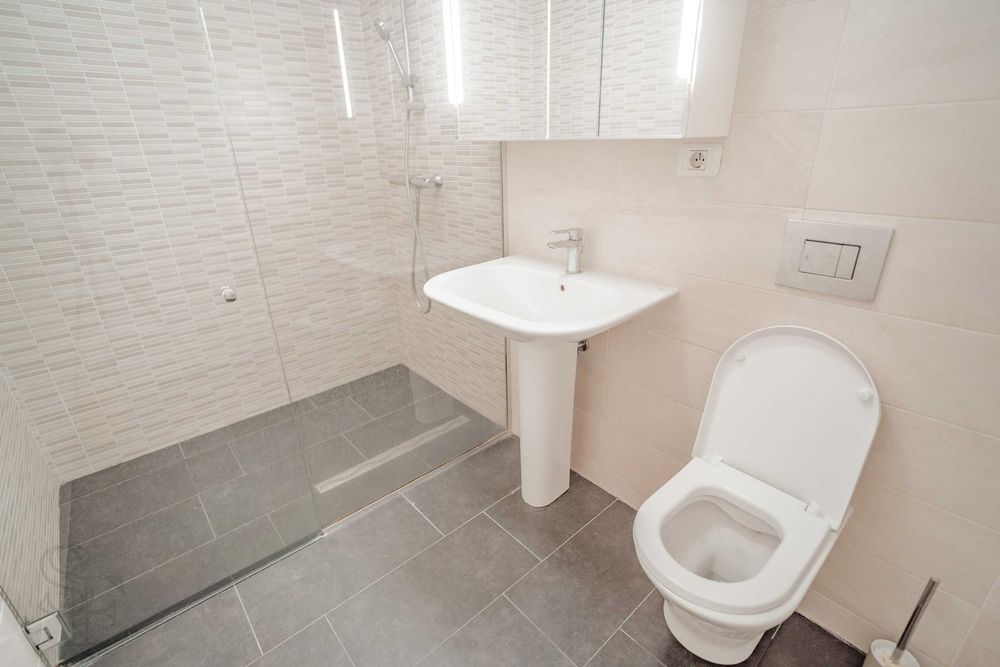 Apartament de 4 camere cu loc de parcare in Laguna Residence -