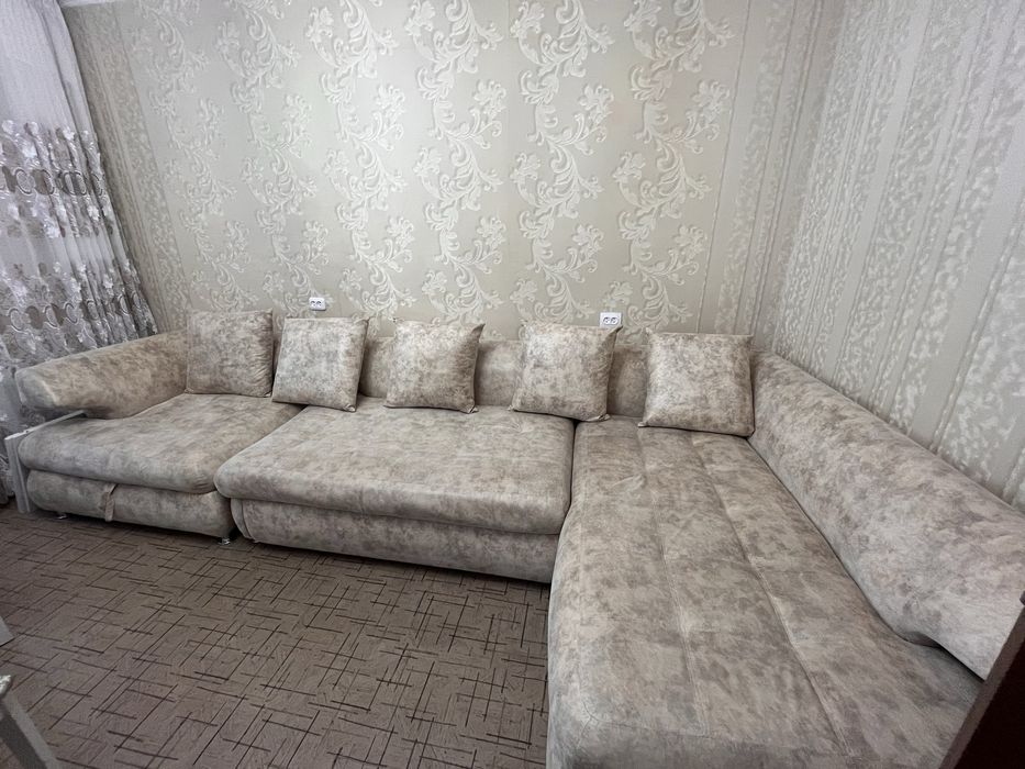 Продам угловой диван для гостиной