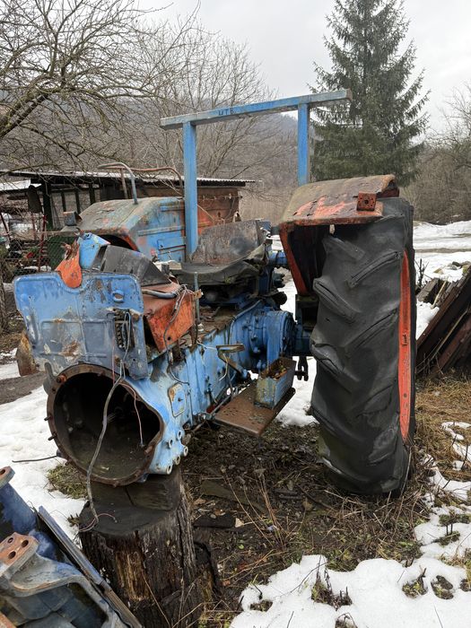 De vanzare transmisie tractor plus punte față same leone