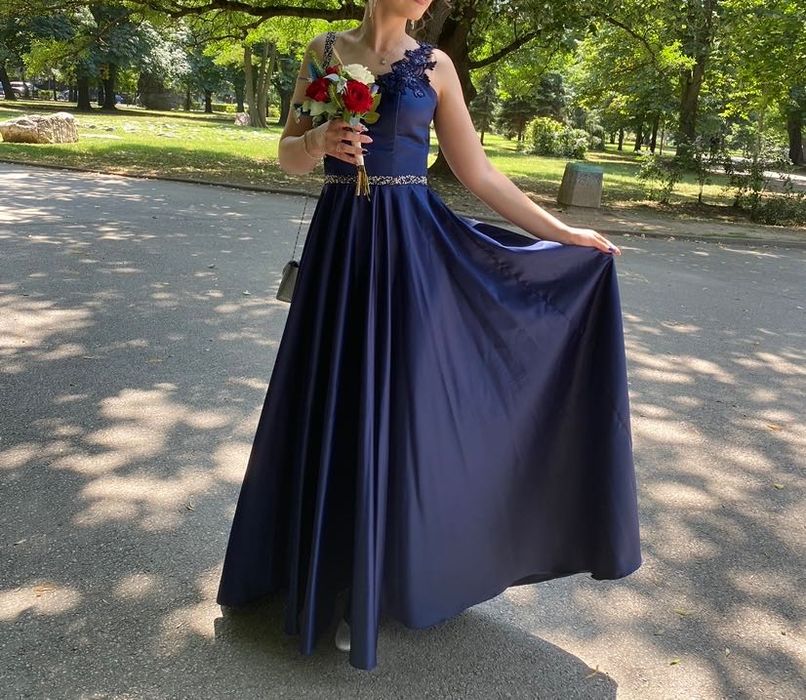 Официална рокля разкроена