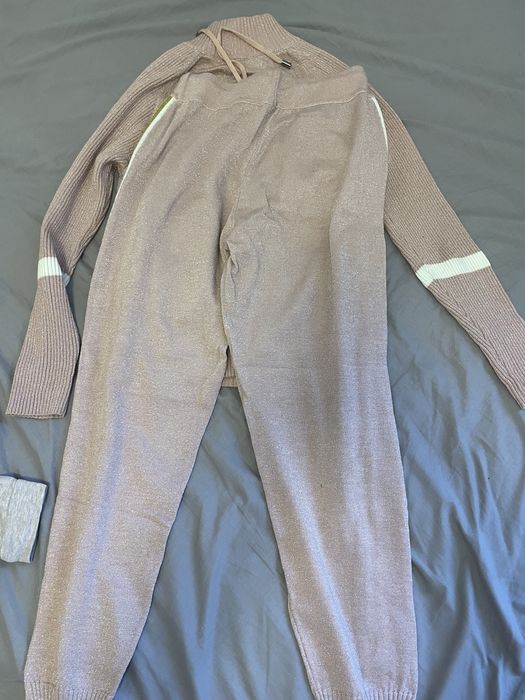 Костюм на замке размер М и для кормящих