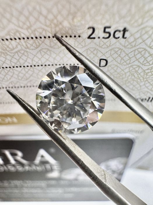 Диамант 2.5 карата , мойсанит за бижу и подарък