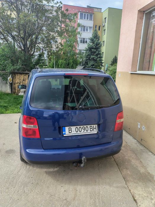 Автомобил Volkswagen Turan