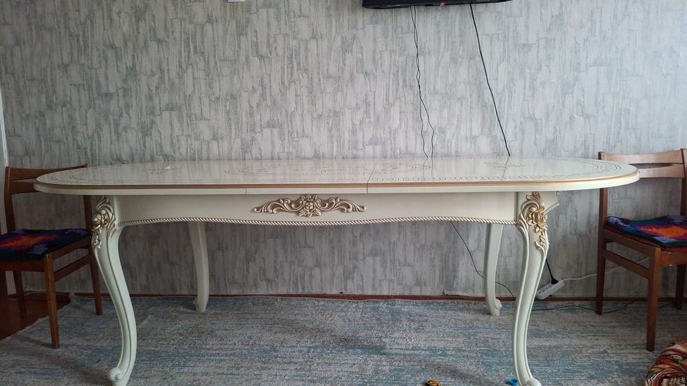 Стол гостинный, отличный.