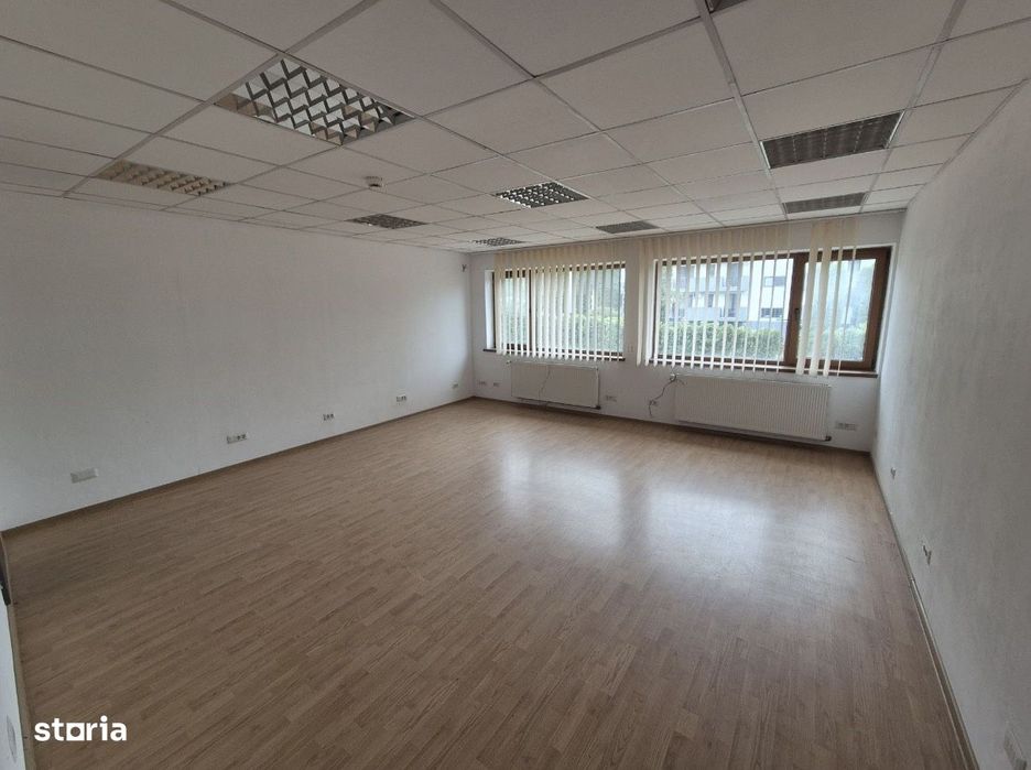Spatiu comercial, pretabil birouri