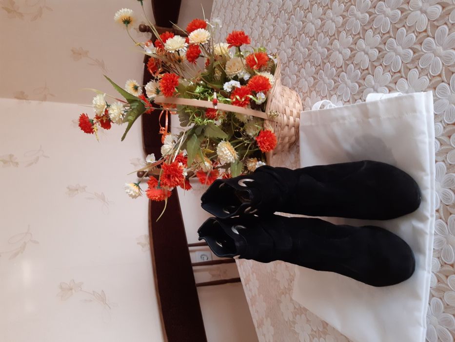 Ботуши от естествен велур