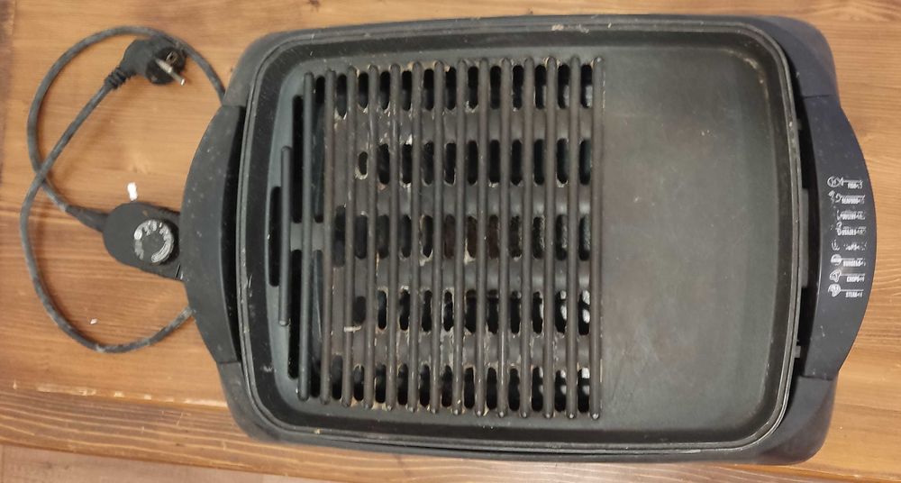 Електрическа скара Rohnson 2000w с незалепващо покритие.