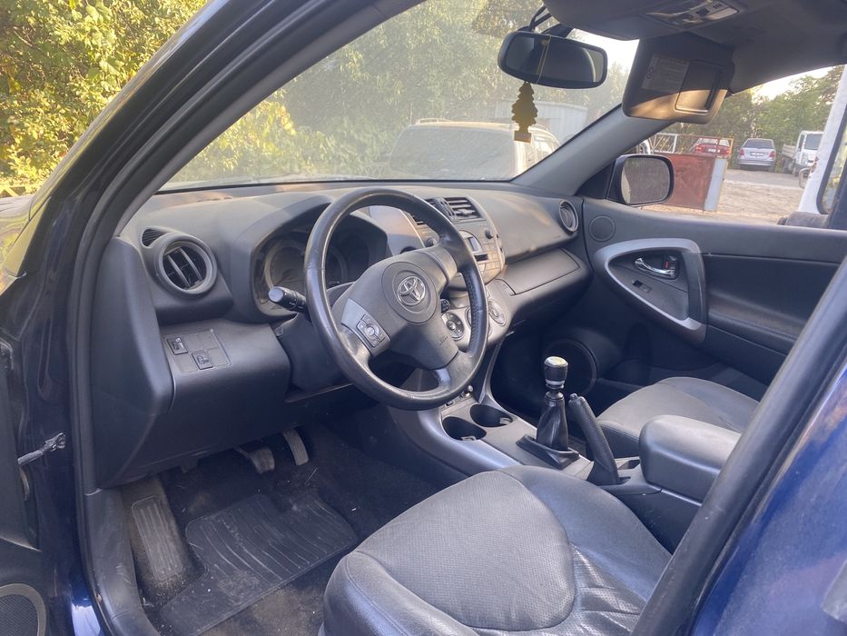 Pese Toyota Rav 4 motor 2.2 130 cp