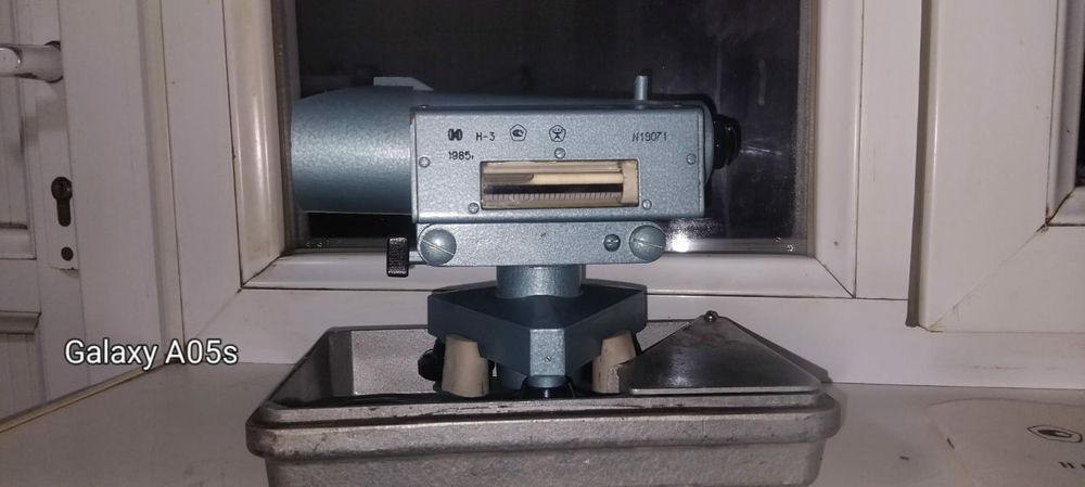 Нивелир H -3 в идеальном состоянии