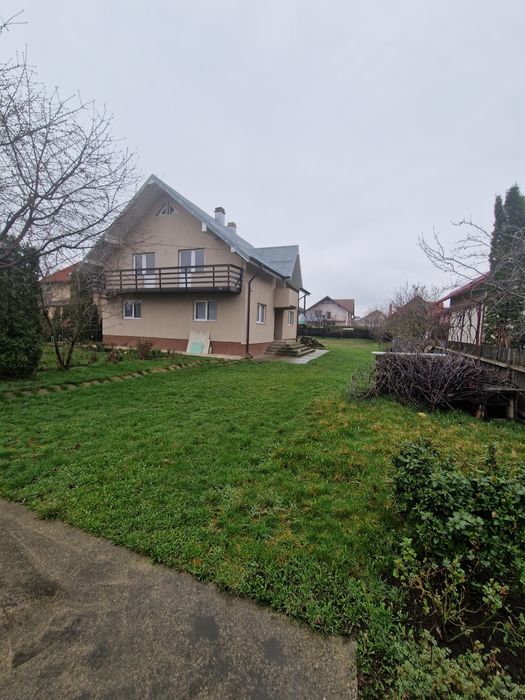 Vand casa cu teren 10 ari rândul 1 pe sens unic inainte de rar Scheia