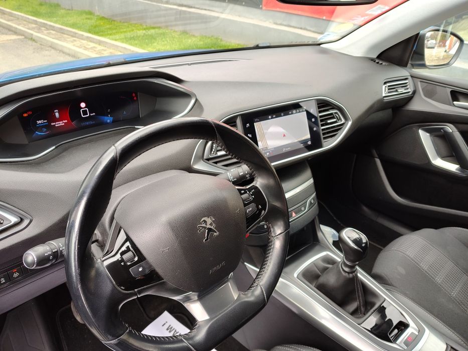 Peugeot 308 Allure/ 2021/ 1.5 Blue hdi/ Euro 6 / Navi/ Line Assist/