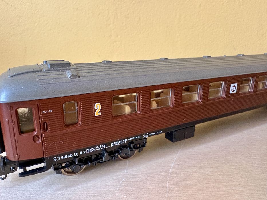 Комплект пътнически вагони LIMA мащаб HO (1:87) влак piko