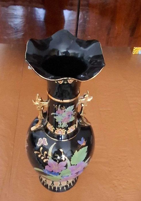 Ваза для интерьера дома