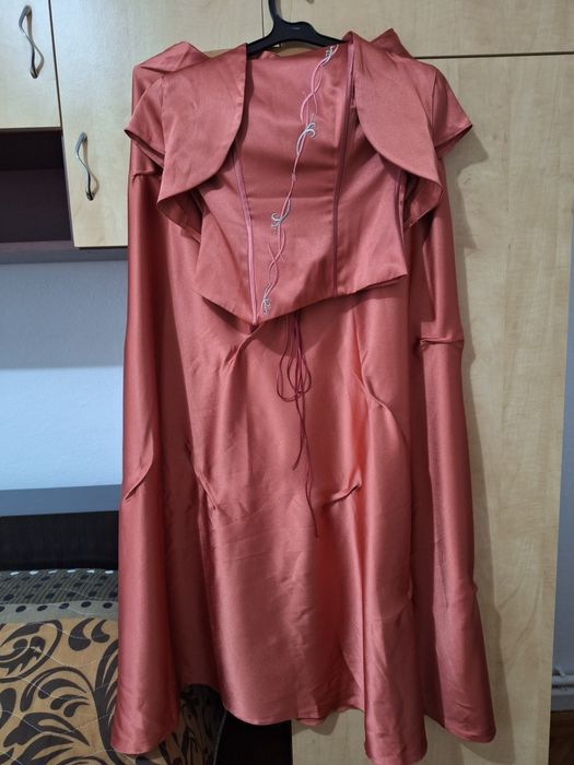 Rochii și costume