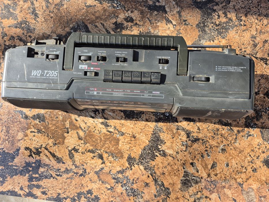 Radio Casetofon marca Sharp model WQ205T(GY)-functional