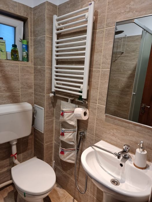 Închiriez apartament