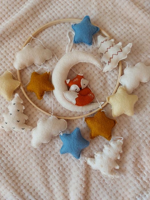 Carusel bebe vulpita adormita fetru handmade. Carusel bebelusi