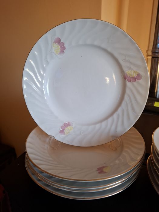 Чинии с флорален мотив