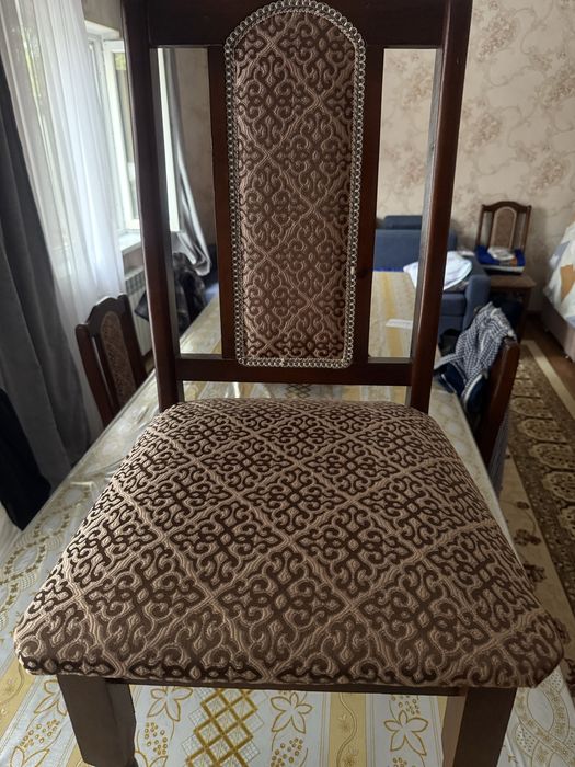 Продаю стулья для гостиной
