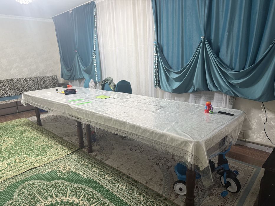 Продаётся стол для Зала. Стол для гостиной