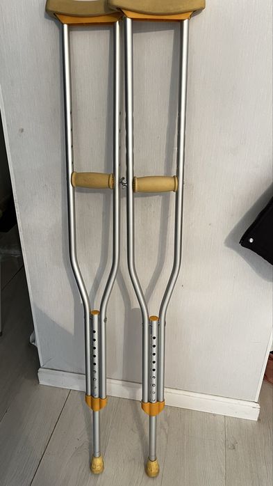 срочно продам костыли!