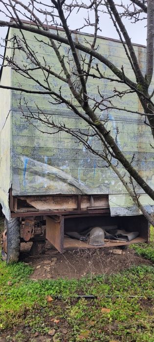 Фургони за пчели и др.