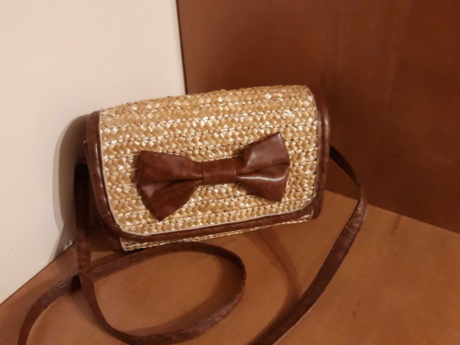 Дамска чанта с дълга дръжка