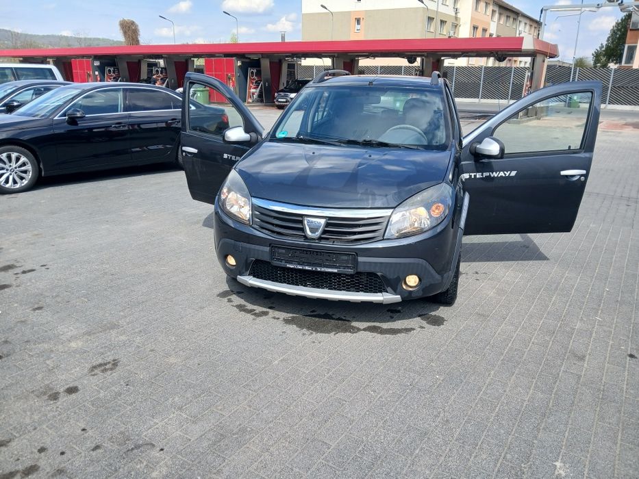 Dacia Sandero stepway 1.6 8 v  benzina  € 5
