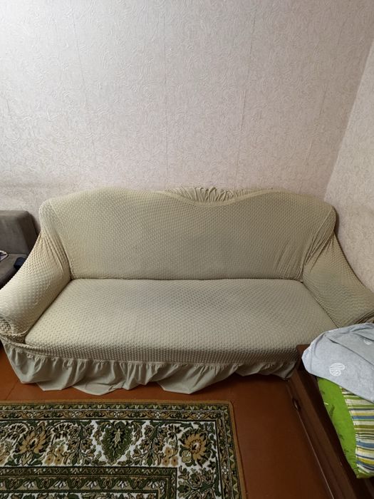 Отдам даром диван с креслами