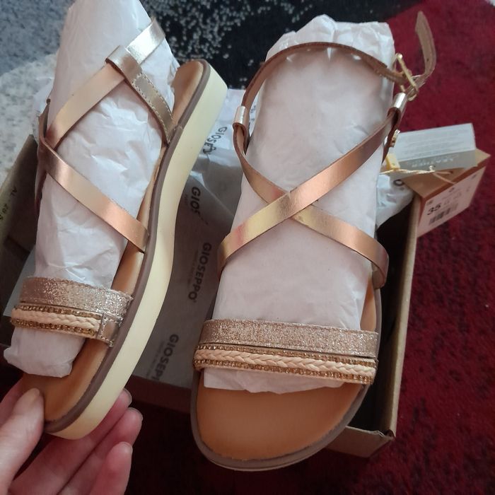 Sandale piele marimea 35 de fete