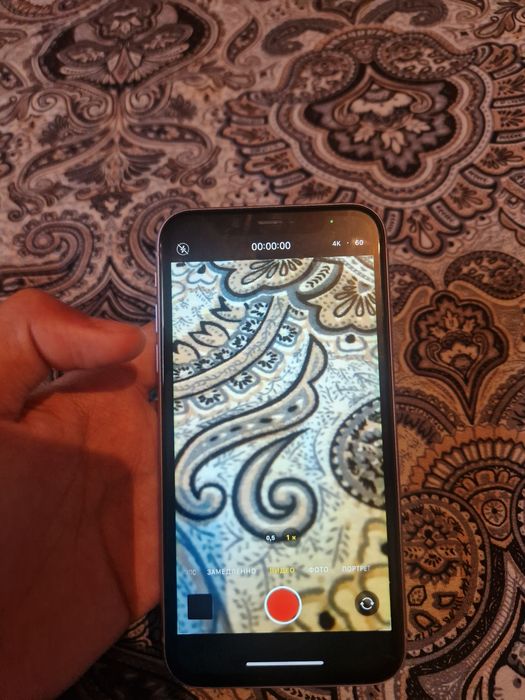 IPhone в хорошом состояние