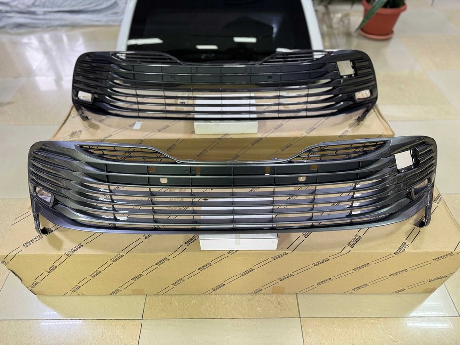 Решетка бампера (оригинал) на Toyota Camry 70