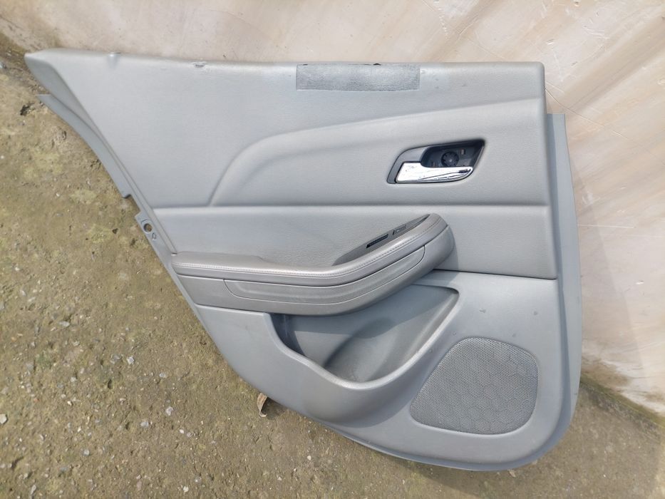 Malibu 1 1 Pazitsiya Orqa Afshifka Sotiladi Aybi Sal Yirtilgan.