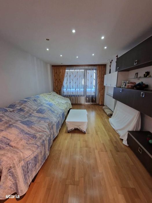 De inchiriat apartament cu 3 camere, decomandat, 2 bai si balcon