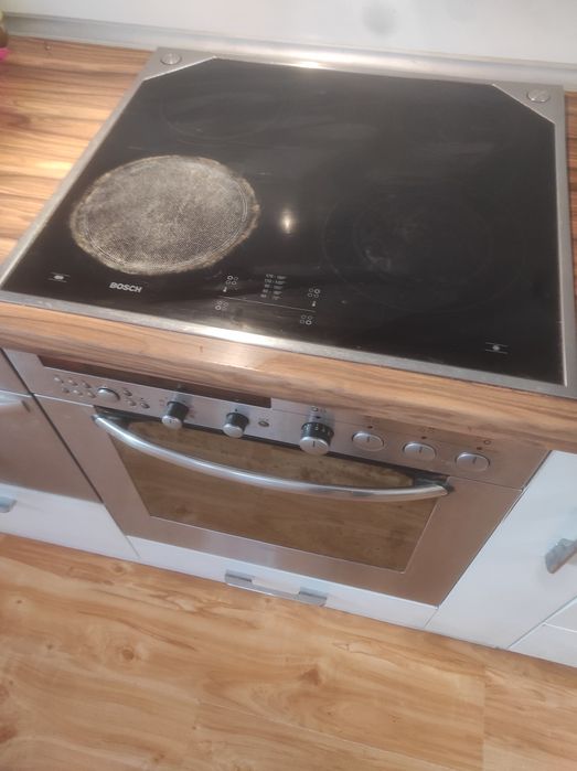 Фурна с микровълнова и котлони 80лв.