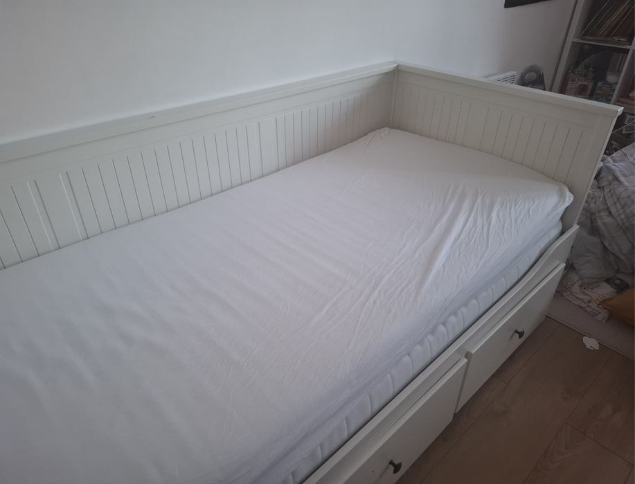 Кушетка Hemnes и 2 матрака