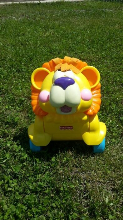 Детско лъвче за бутане Fisher price