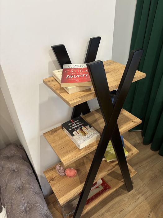 Etajera din metal cu polite din PAL