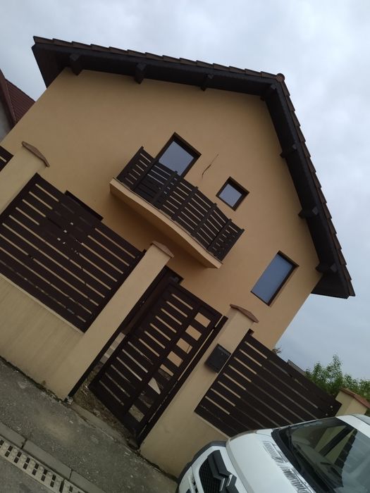 Balcoane aluminiu vopsit in camp electrostatic