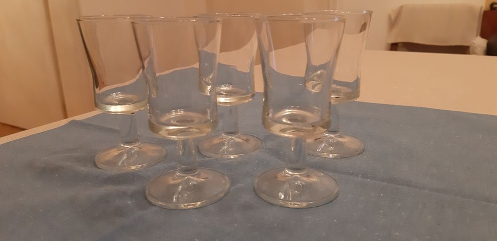 Рекламни и нерекламни чаши за алкохол