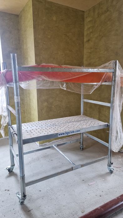 Продавам подвижно скеле