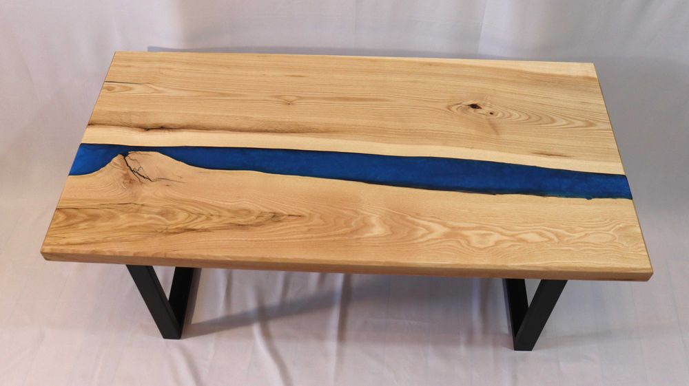 Măsuță de cafea din lemn de frasin și rășină – finisaj mat, unicat