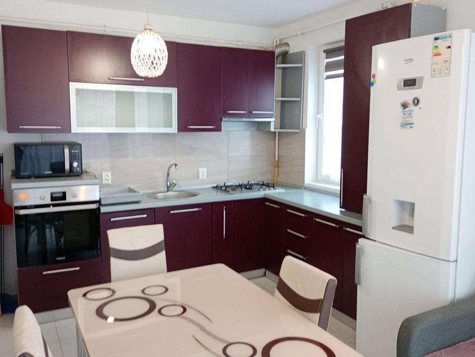 Apartament 3 cam de închiriat