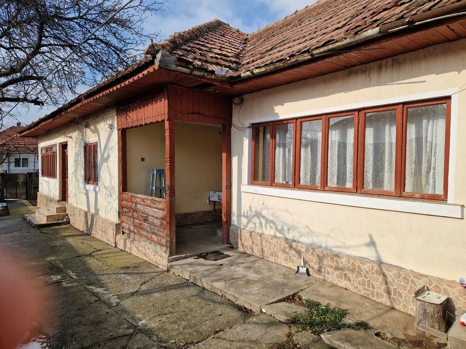 Casa de vanzare in statiune turistica + teren