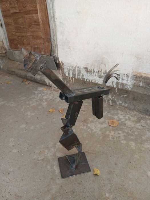 Скульптура из железного мусора