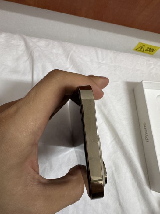 Iphone 14 pro gold