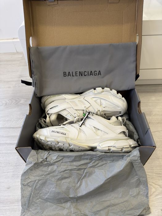 Balenciaga track