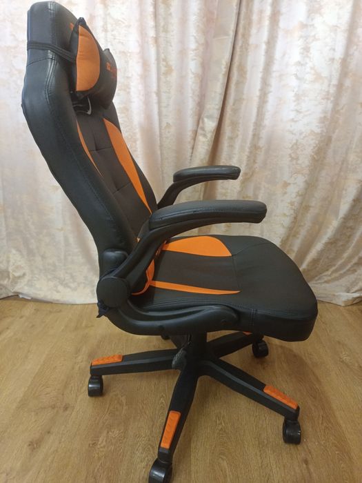 Игровое компьютерное кресло Canyon Vigil CND-SGCH2