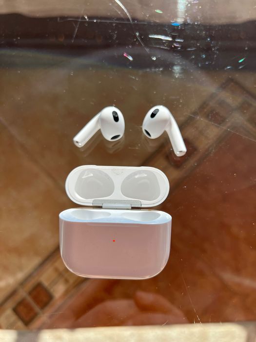 AirPods 3, 3-то поколение оригинални с Lightning кабел